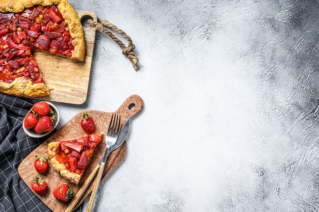 Gebakken galette met aardbei en rabarber