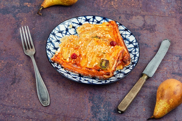 Gebakken galette met peren en kaas heerlijke herfst perenkoek