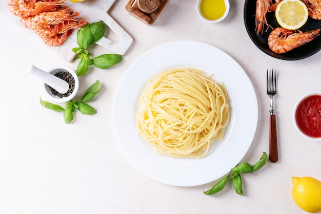 Gebakken garnalen garnalen Italiaanse spaghetti pasta