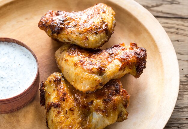 Gebakken Kippenvleugels Met Saus