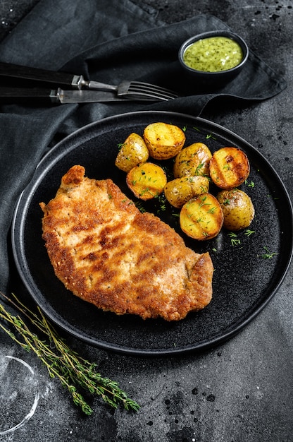 Gebakken Kipschnitzel met gebakken aardappelen