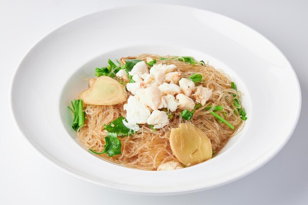 Foto gebakken krab jumbo klomp krabvlees met vermicelli of glazen noedels gemengd met gember knoflook