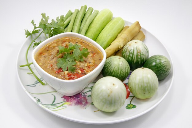 Gebakken makreel met saus van garnalensaus