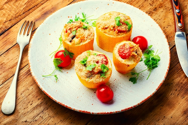 Gebakken pompoen en courgette met quinoa