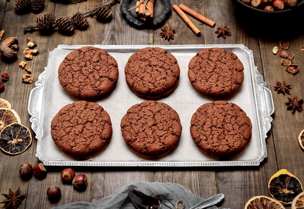 Gebakken ronde chocoladeschilferkoekjes