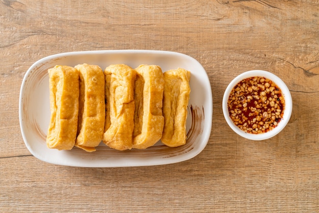 Gebakken tofu met saus