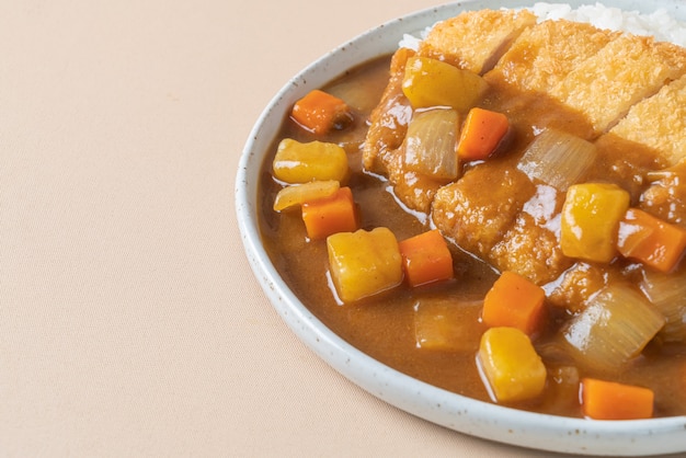 gebakken varkenskotelet curry met rijst