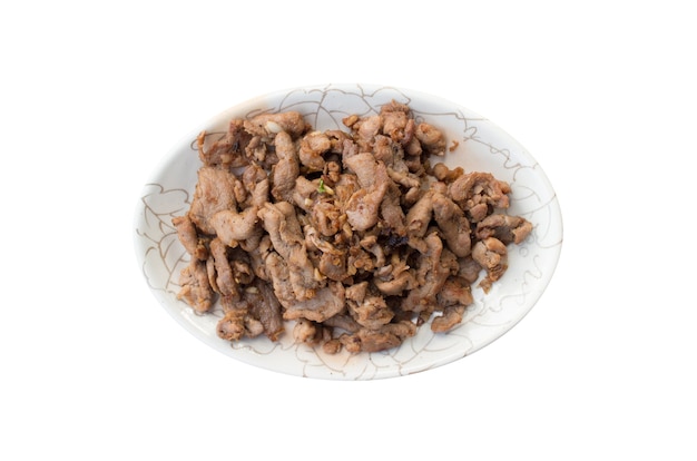 Gebakken varkensvlees met knoflook en peper geïsoleerd op wit