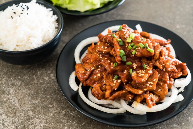 gebakken varkensvlees met pittige Koreaanse saus (bulgogi)