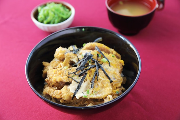 Gebakken varkensvlees tonkatsu