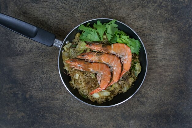 Gebakken vermicelli en garnalen