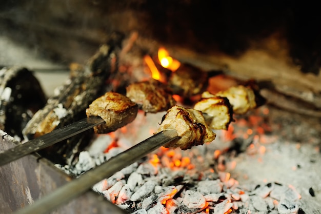 Gebakken vlees op de grill