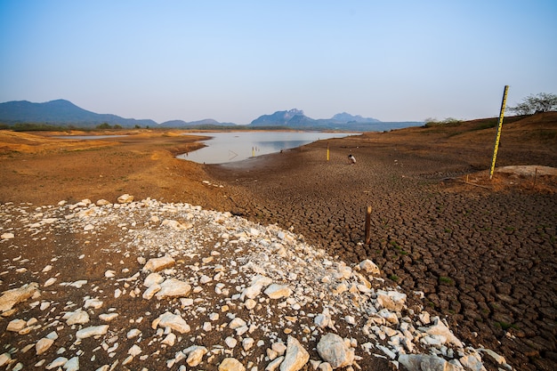 Gebarsten droog land zonder water.Abstracte achtergrond