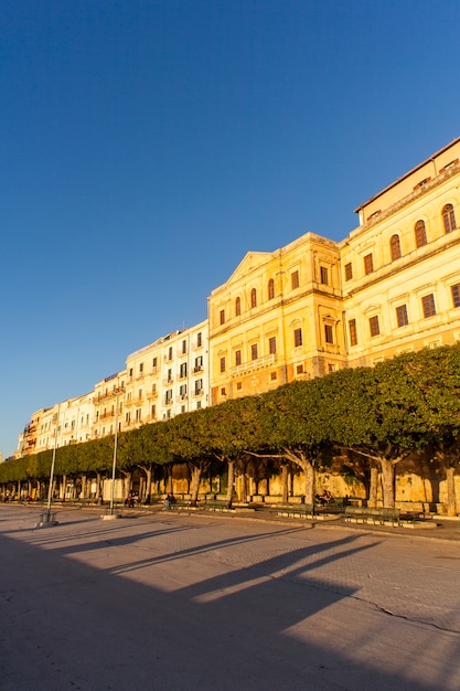 Gebouw bij zonsondergang in Ortigia