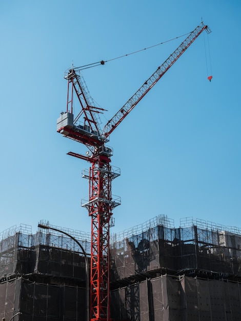 Gebouw in aanbouw kranen en hoogbouw