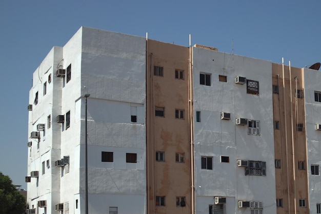 Gebouw in de stad Medina. Buitenlandgoedbouw van mediterraan woongebouw.