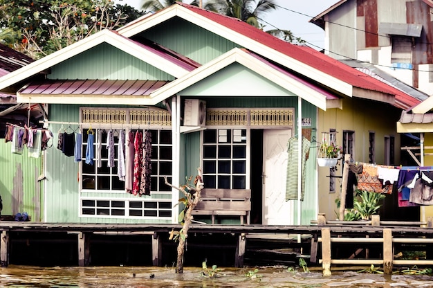 Foto gebouwd bouwwerk tegen huis