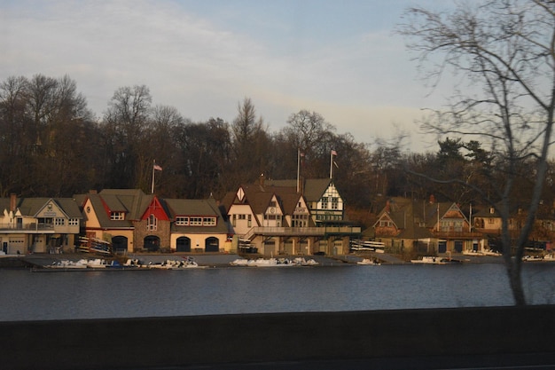 Foto gebouwen aan het water