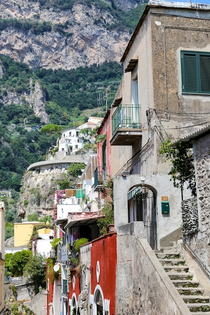 Gebouwen in de stad Positano in Napels, Italië