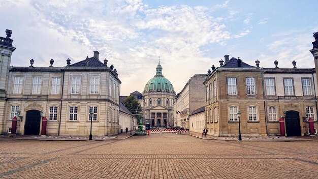 Foto gebouwen in de stad tegen de lucht