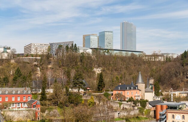 Foto gebouwen in de stad tegen de lucht