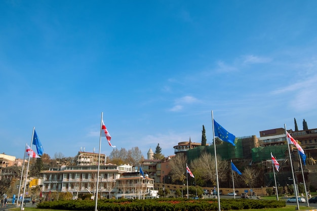 Foto gebouwen in de stad tegen een blauwe hemel