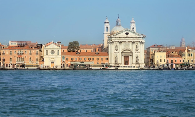 Gebouwen langs het Canal Grande in Venetië, Italië