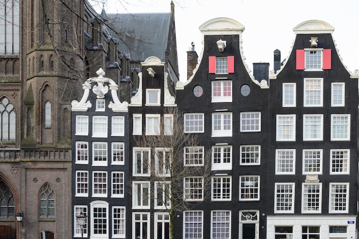Foto gebouwenfacades van het oude amsterdam