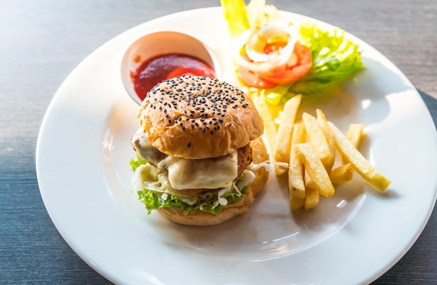 gebraden kippenhamburger met kaas