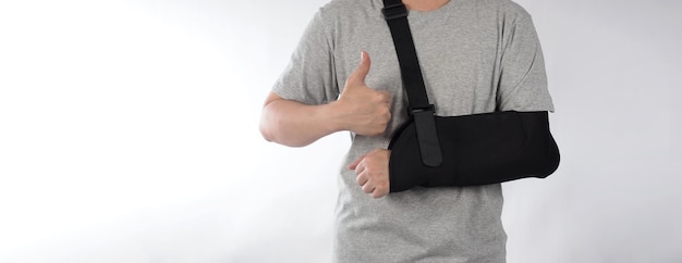 Gebroken arm Arm Sling therapie ondersteuning en bedekt rond elleboog eerste knokkel gebroken arm