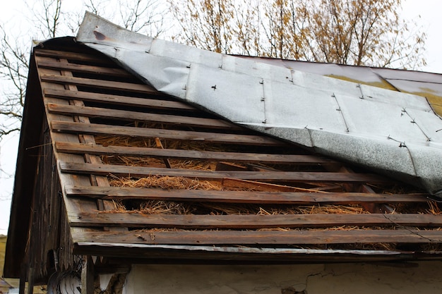 Foto gebroken dak na storm of orkaan