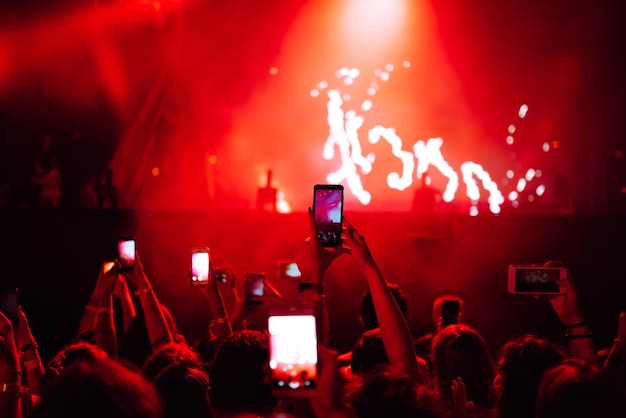 Gebruik geavanceerde mobiele opnames van leuke concerten en prachtige verlichting Geniet van het gebruik van mobiele fotografie