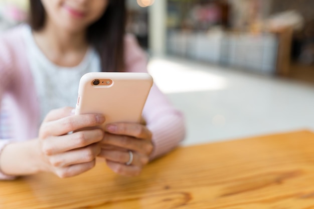 Gebruik van de mobiele telefoon door vrouwen