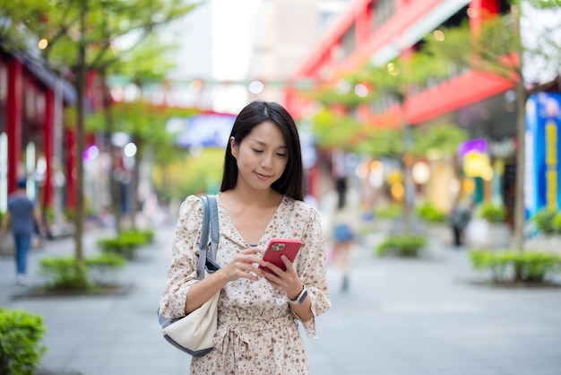 Gebruik van mobiele telefoons door vrouwen in de stad