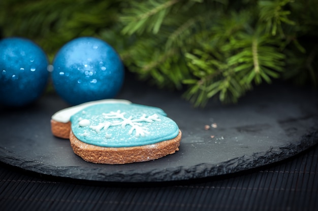 Gedecoreerde kerstmuts met peperkoek suikerglazuur