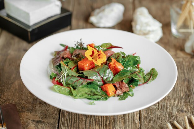 Gedeelte van gastronomische pompoensalade