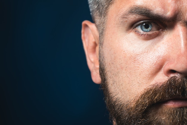 Gedeeltelijke weergave van een karate man portret van knappe aikido vechter sterke gespierde krachtige vechter