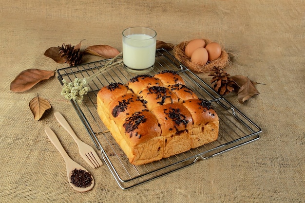 Gedraaid zoet brood met chocolade