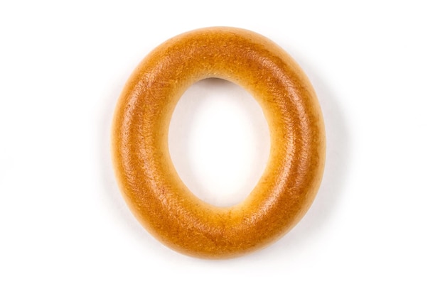 Gedroogde bagel op een witte achtergrond close-up