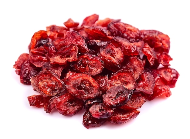 Gedroogde cranberry geïsoleerd op wit