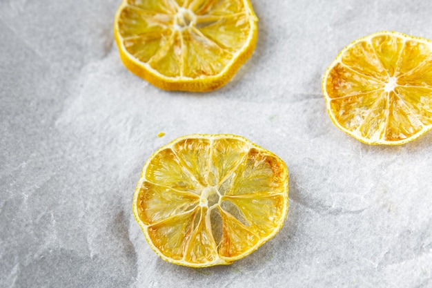 gedroogde schijfje citroen maaltijd eten snack op tafel kopie ruimte voedsel achtergrond rustieke top