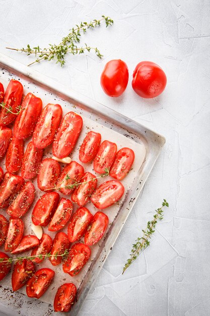 Gedroogde tomaten in bakplaat
