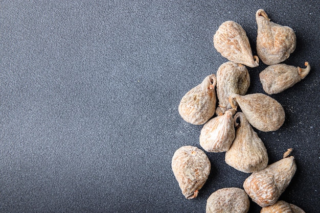 gedroogde vijgen natuurlijke snoepjes gedroogde vruchten maaltijd snack op tafel kopieer ruimte voedsel achtergrond