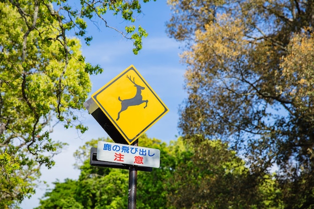 geel bord waarschuwingsbord hertengebied