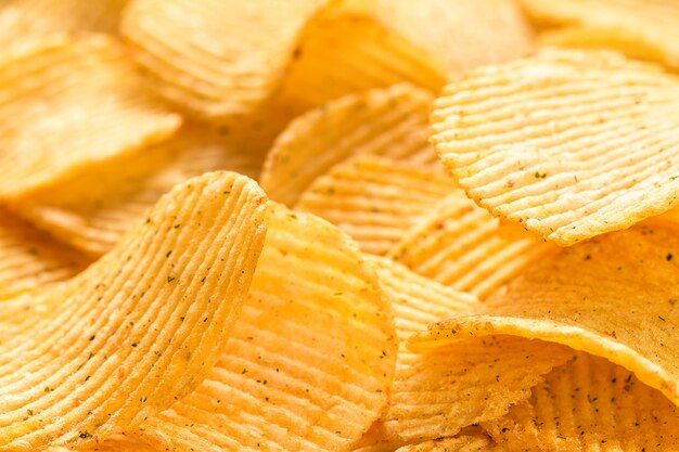 Geel gezouten chips