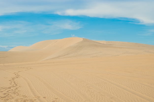 Geel zand in de woestijn, Mui Ne, Vietnam