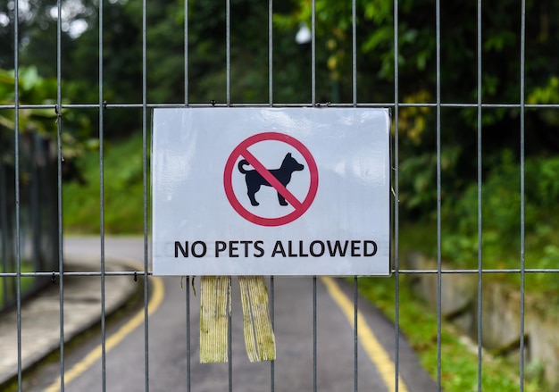 Foto geen huisdieren toegestaan bord in het park in maleisië