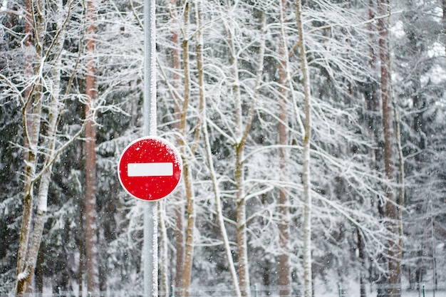 Geen ingang verkeersbord in de winter