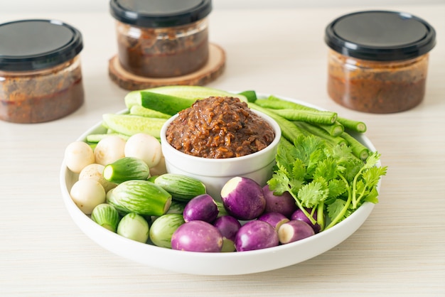 Gefermenteerde Vis Chili Pasta Met Verse Groenten - Gezonde Voedingsstijl