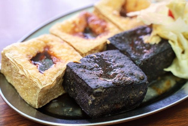 Gefrituurde stinkende tofu gefermenteerde tahoe